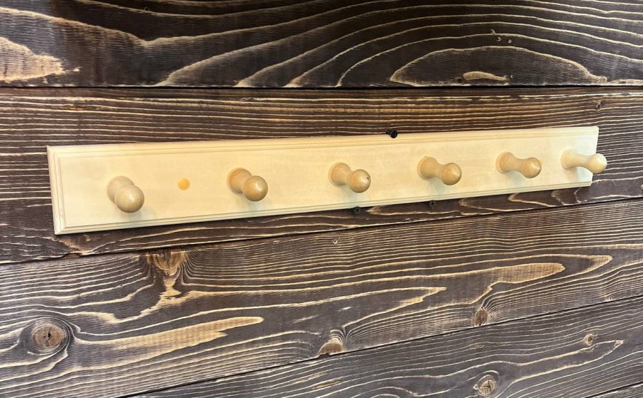 Вешалка Эконом 6 кр 600*70*16